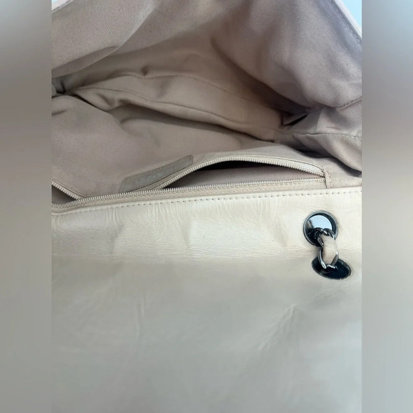 Chanel Quilted Shoulder Bag - Picture 5 of 10